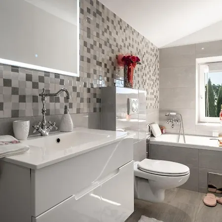 Vila Corinna *